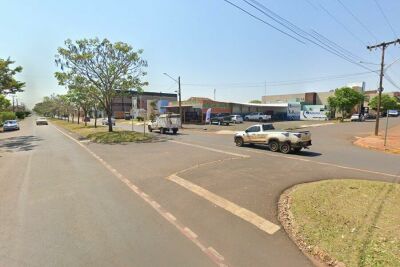 Imagem da notícia Motociclista fica ferido após perder o controle ao evitar colisão com caminhonete